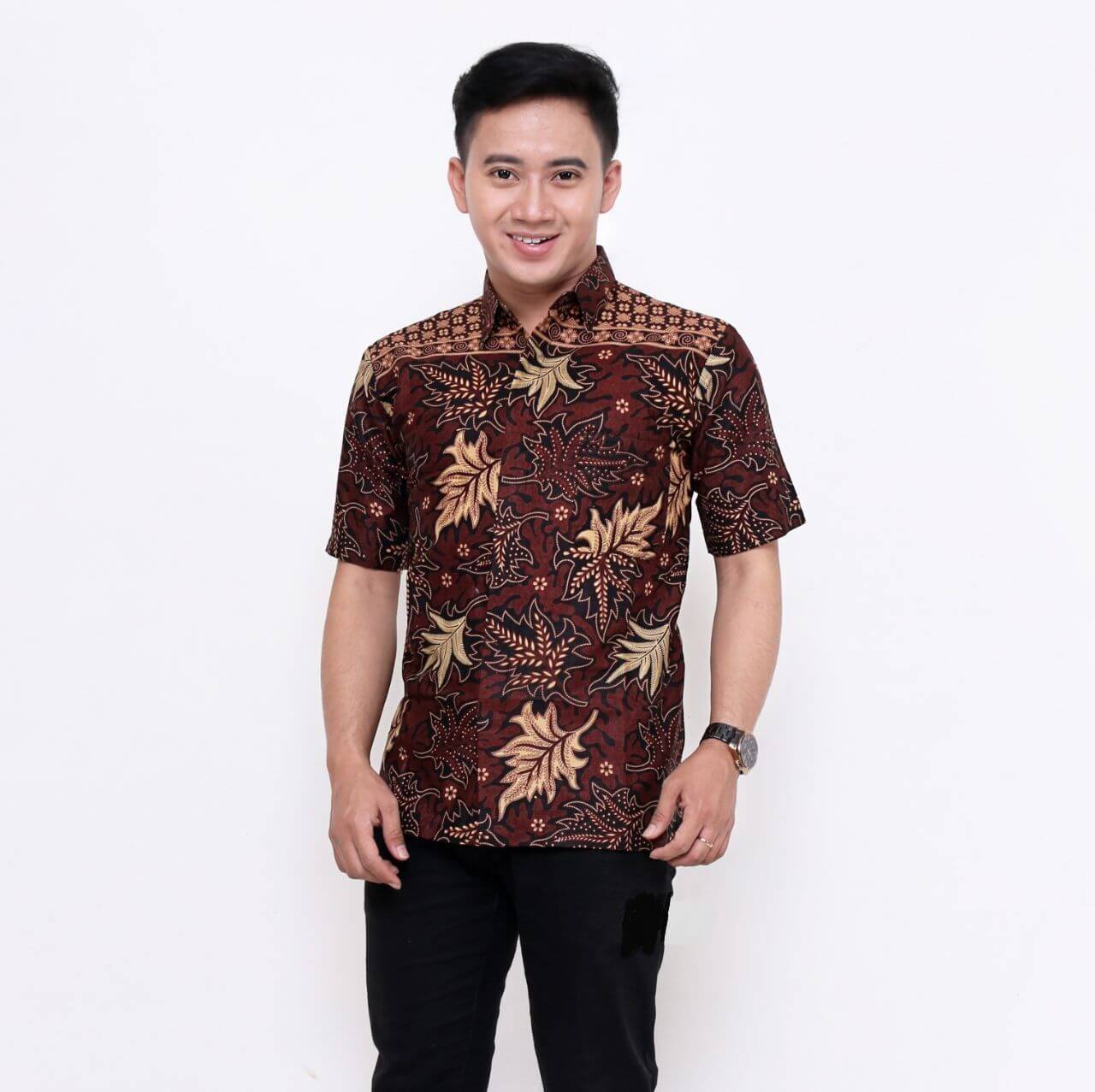 Baju batik adalah pilihan utama produk tekstil yang paling laris