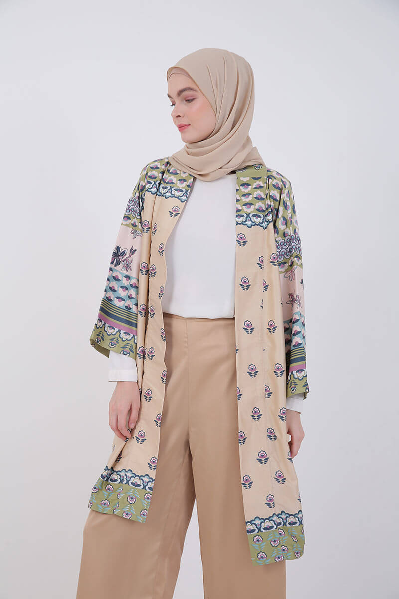 Outer kimono salah satu produk tekstil yang paling populer dan laris