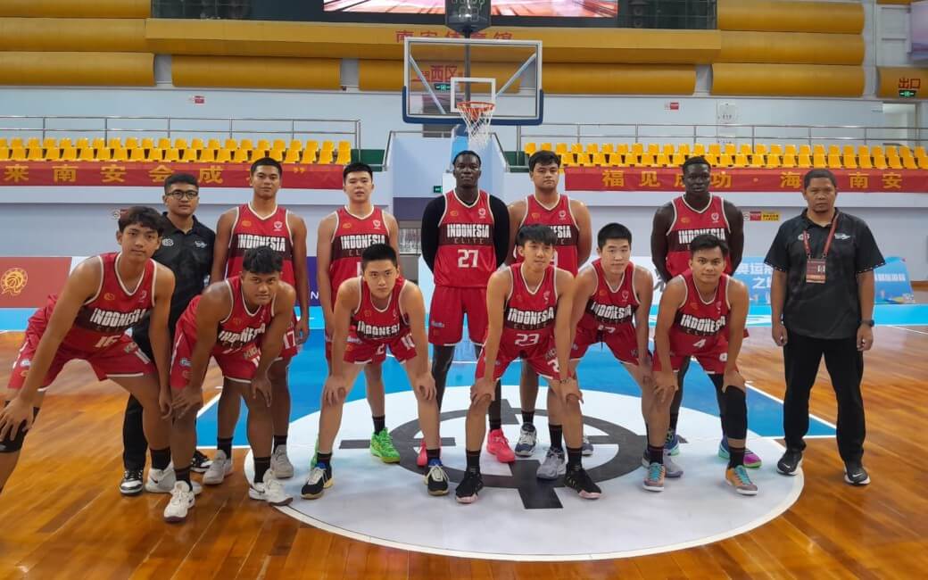 tim basket menggunakan jersey