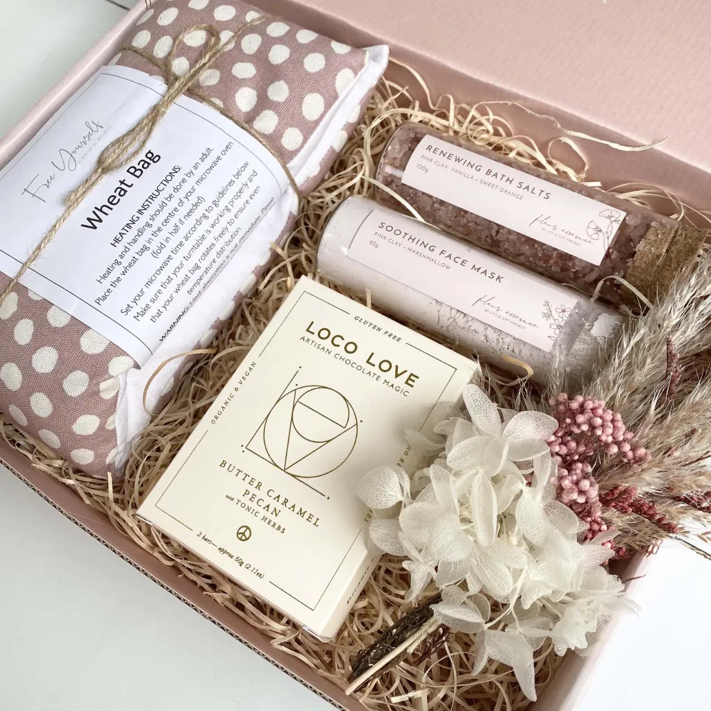 hampers berisikan peralatan pribadi