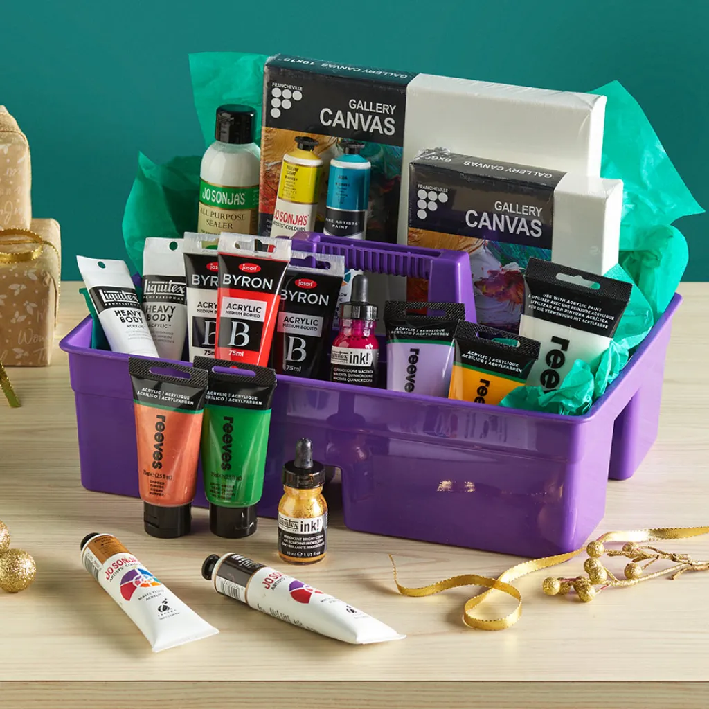 hampers berisikan alat untuk melukis