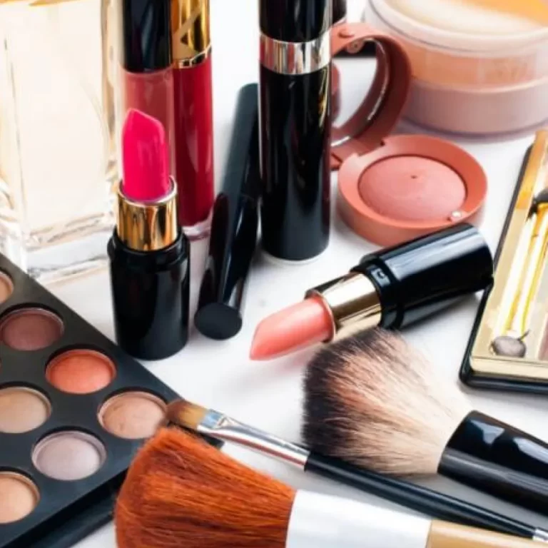 OEM cosmetics manufacturing for beauty brand launch
