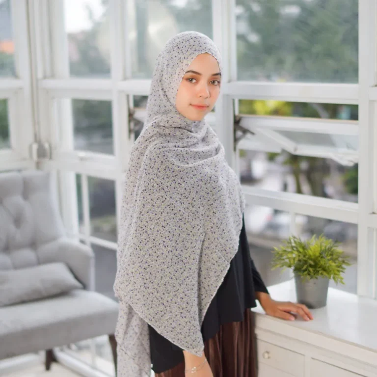Soft pashmina scarf for elegant styling