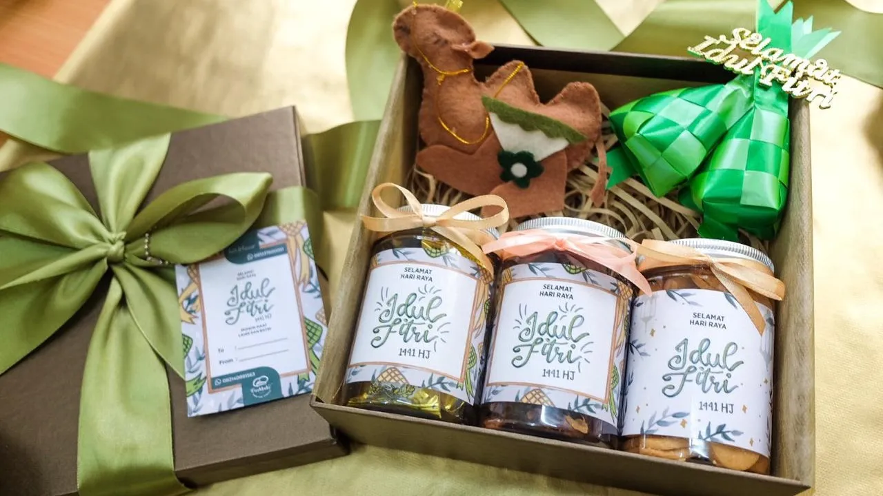 Customizable Eid gift hampers with personalized packaging and practical items for different budgets.