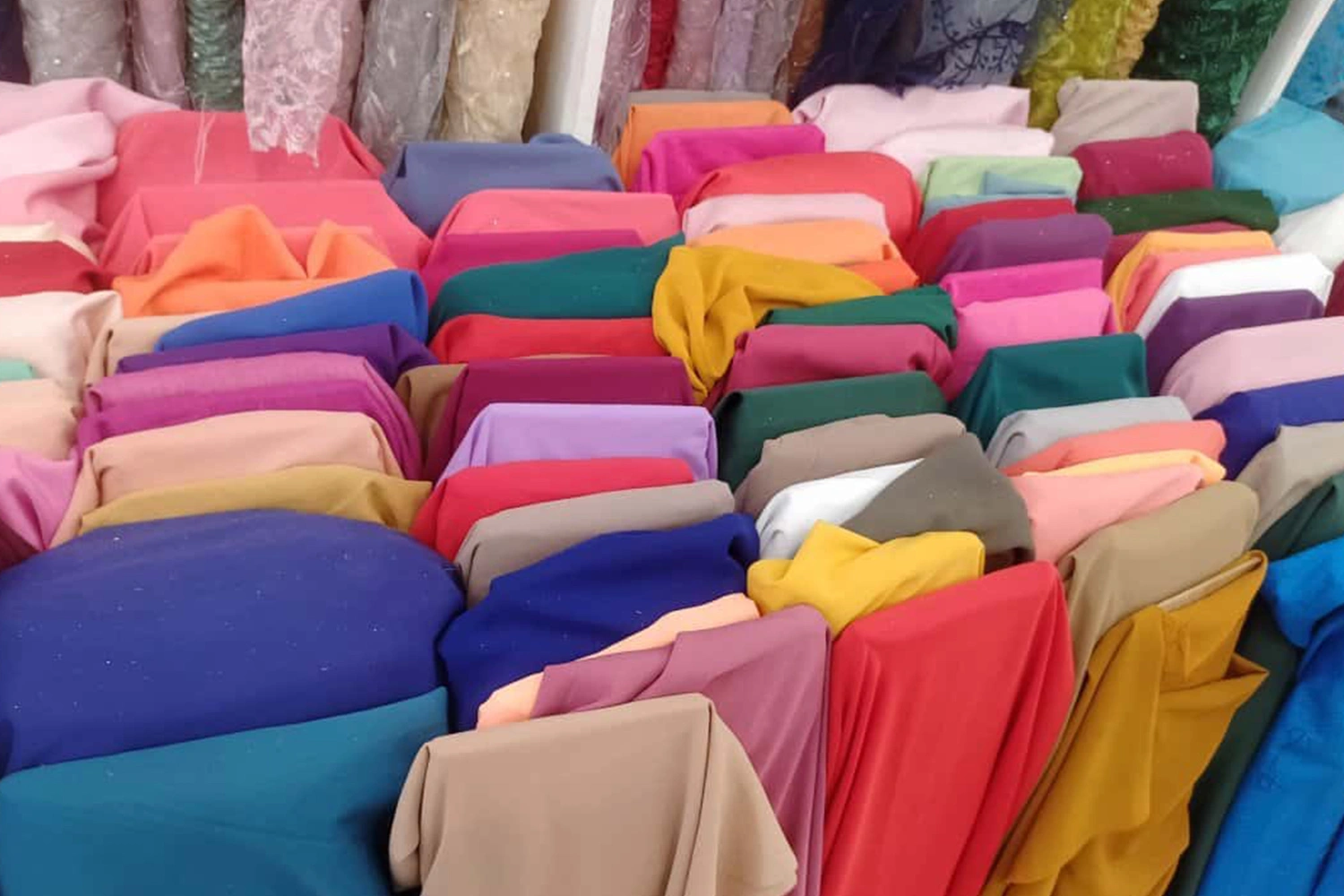 Beragam jenis bahan hijab yang akan dicetak.