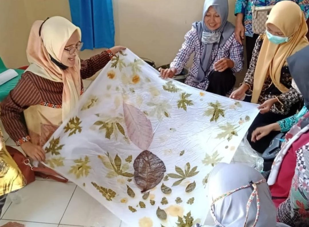 Hijab makeup workshop strategy to promote hijab business through beauty education and community engagement.