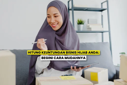 Wanita berhijab sedang menghitung keuntungan bisnis dengan menggunakan tablet di ruang kerja.