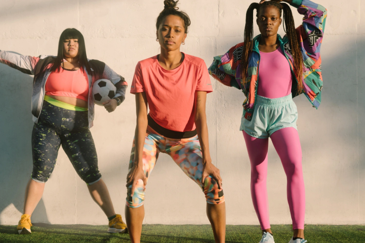 Digital printing fashion trends in athleisure with moisture-wicking fabrics, bold patterns, and durable dye-sublimation prints.