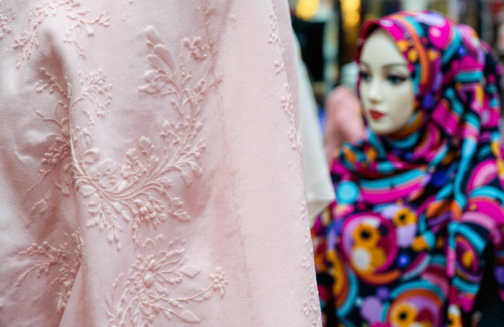 Produk hijab printing vs hijab bordir.