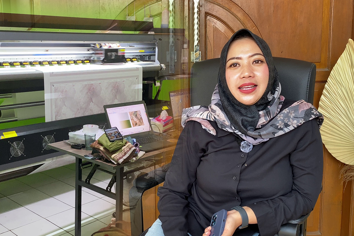 Mrs. Rusmini's home-based hijab printing business reached 50,000 orders per week in just two months.
