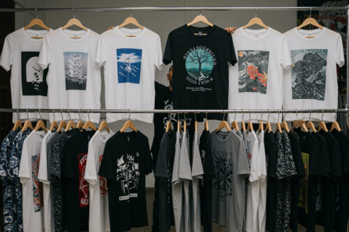 Berbagai desain kaos yang banyak dicari orang.