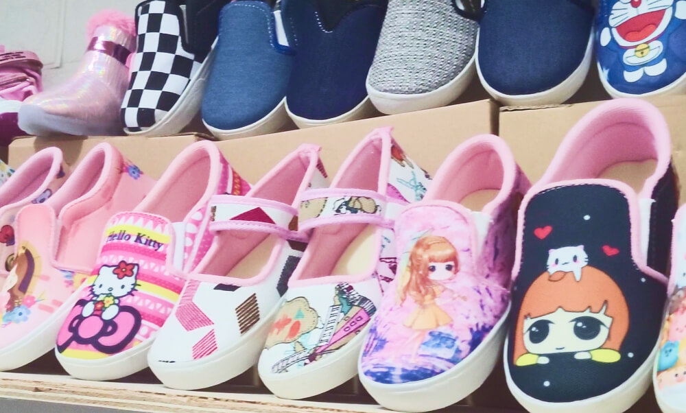 Wah sepatinya keren