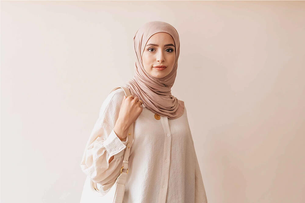Elegant Pashmina hijab style, featuring soft, luxurious fabric that drapes beautifully for a sophisticated look