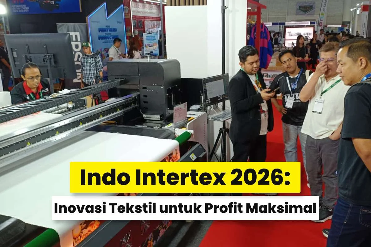 Suasana pameran Indo Intertex 2026 di JIExpo dengan mesin digital printing tekstil dan pengunjung melihat demo teknologi.