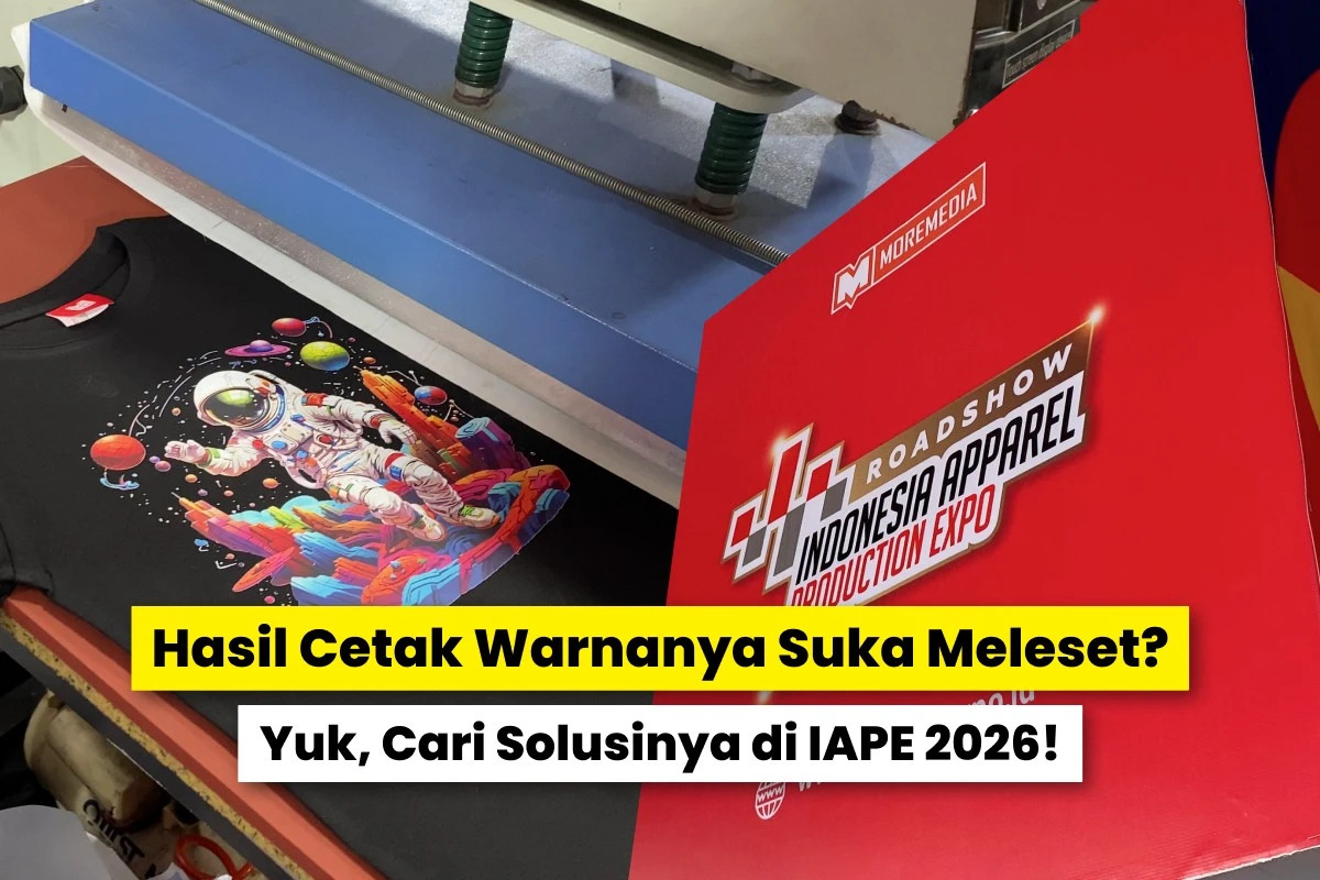 Proses heat press kaos dengan hasil cetak warna-warni untuk promosi pameran IAPE 2026 di Bandung.